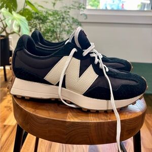 New Balance 327 Size 10 in Black with white and mineral red WORN ONLY ONCE